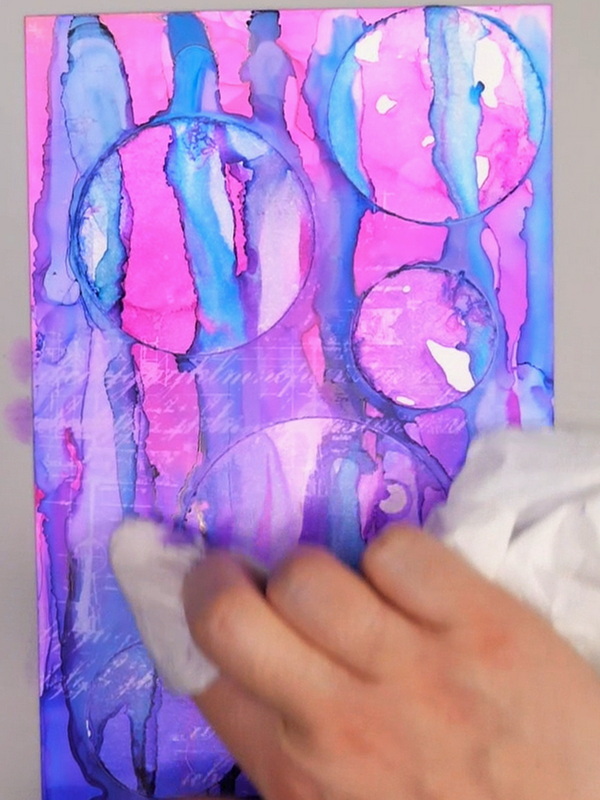 Rubbing off Alcohol Lift Ink from an Alcohol Ink Surface