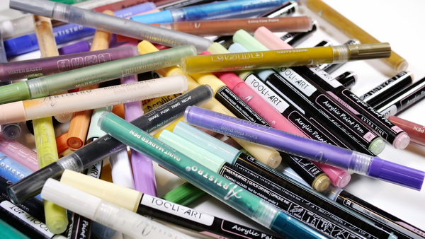 Choosing the Best Inexpensive Acrylic Paint Markers