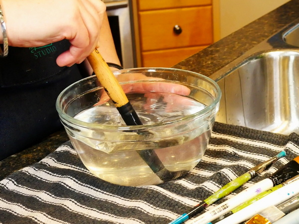 How to revive ruined paint brushes using boiling water