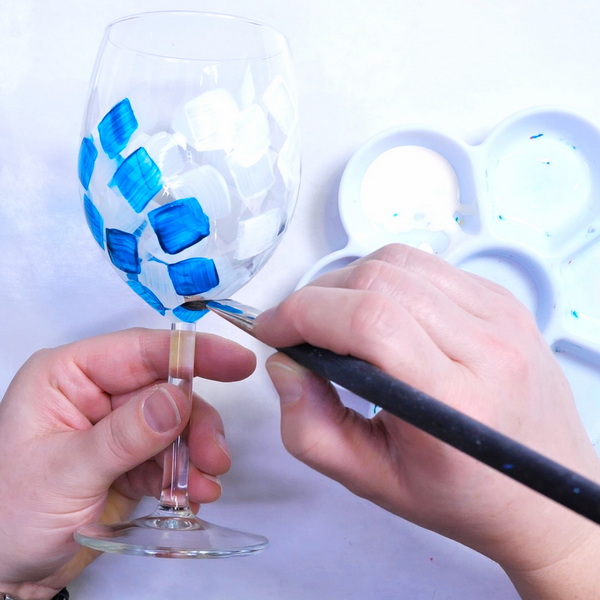 How to paint background layers on wine glasses with Pebeo Vitrea 160