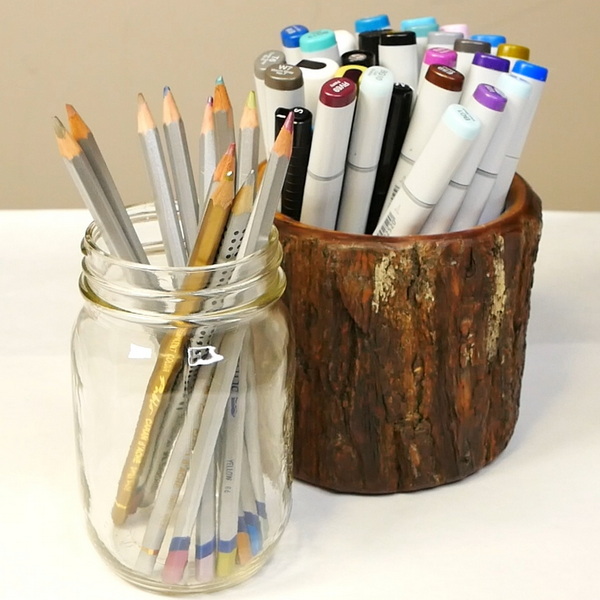A Inexpensive way to organize your favorite pens, pencils and markers: jars!