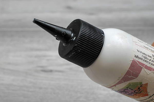 Tip of Art Glitter Glue Bottle