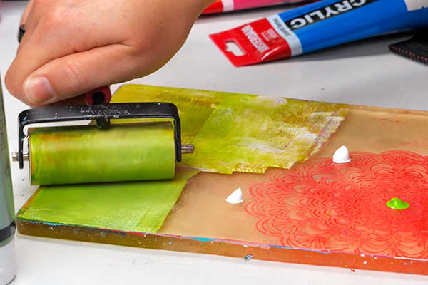 How to get the best color combinations with red and green on the gel plate