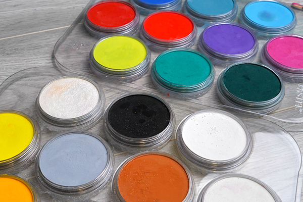 Pan Pastels in Palettes